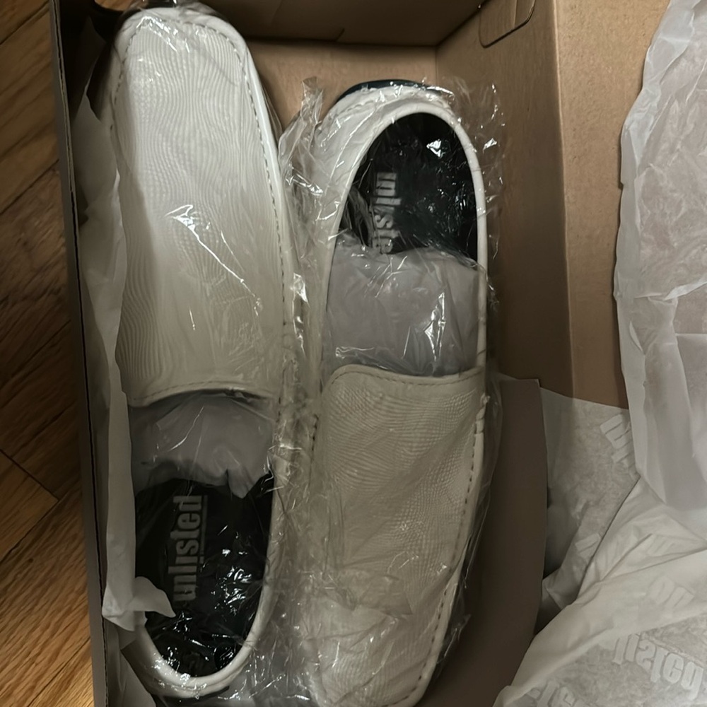 Mens Unlisted (Kenneth Cole Brand) White Loafers Brand New in Box Size 12